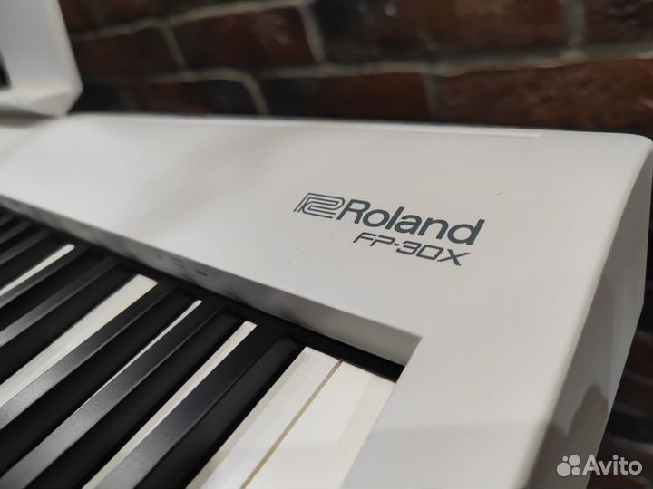 Белое Цифровое Пианино Roland FP-30X + Стойка