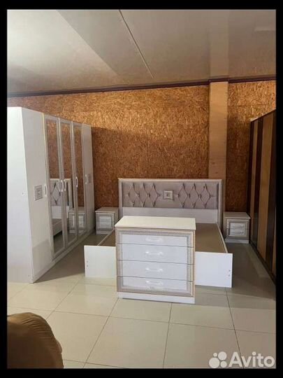 Спальный гарнитур