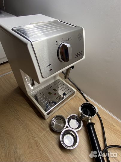 Кофеварка рожковая delonghi ecp33.21