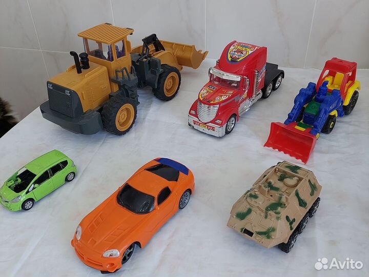 Игрушка автомобиль