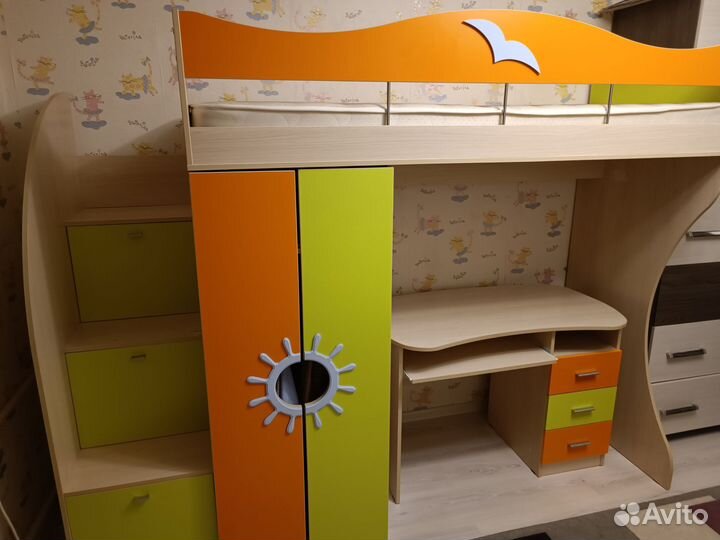 Кровать-чердак с рабочим столом