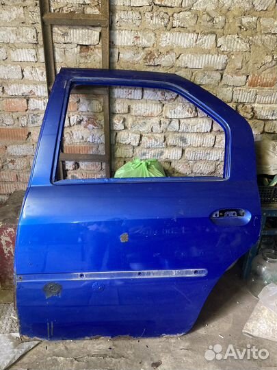 Продам двери renault logan