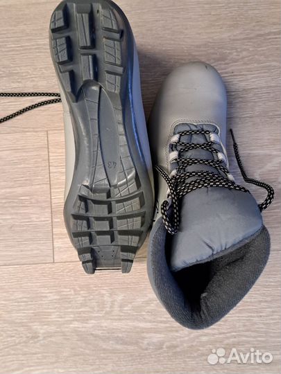 Продам лыжные ботинки