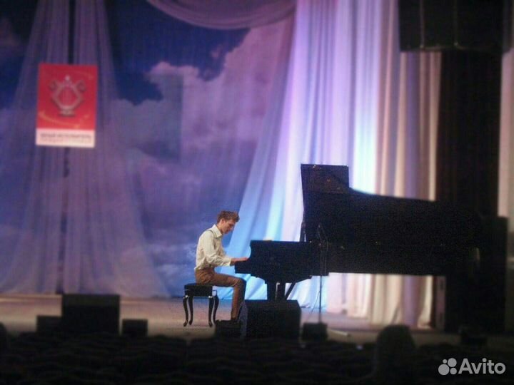 Репетитор по игре на фортепиано