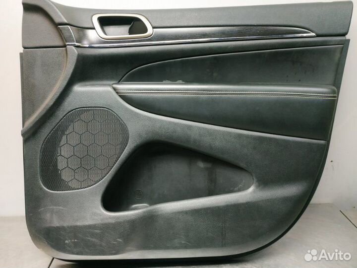 Обшивка двери передняя правая Jeep Grand Cherokee