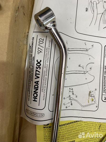 Крепление ветрового стекла Givi для Honda VT750C