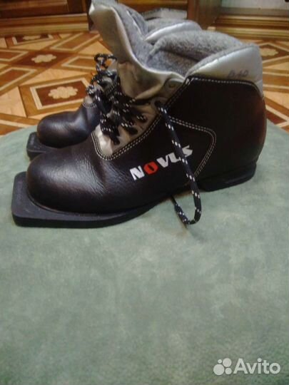 Ботинки лыжные кожаные, утеплённые в нутри