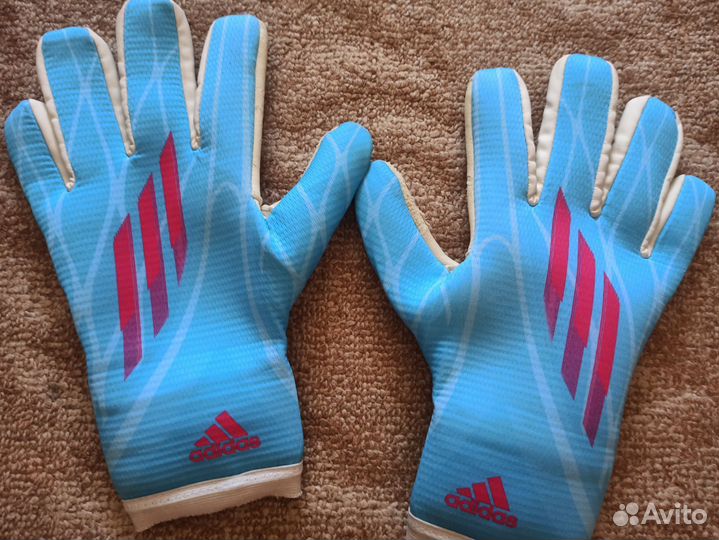 Вратарские перчатки