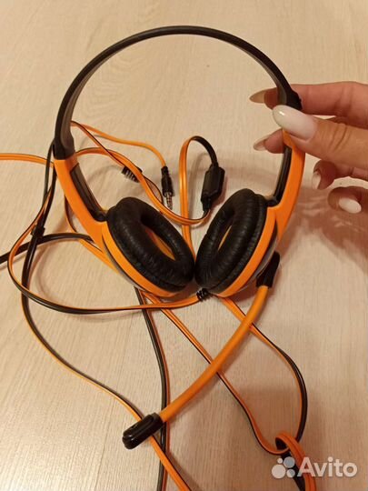 Наушники с микрофоном