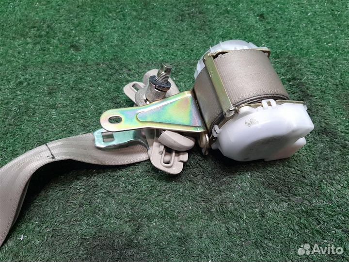 Ремень безопасности задний правый Lexus RX300 (MC