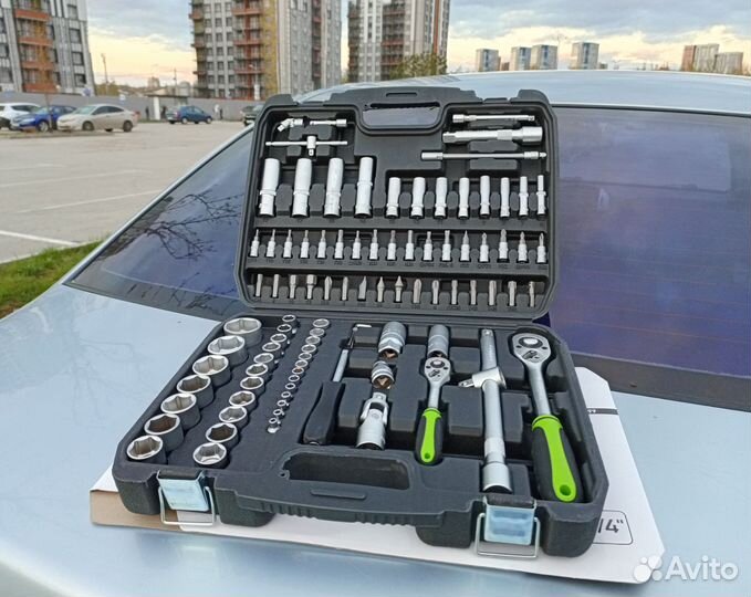 Набор инструментов для автомобиля