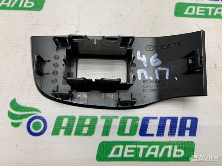 Накладка кнопок стеклоподъемника передняя правая