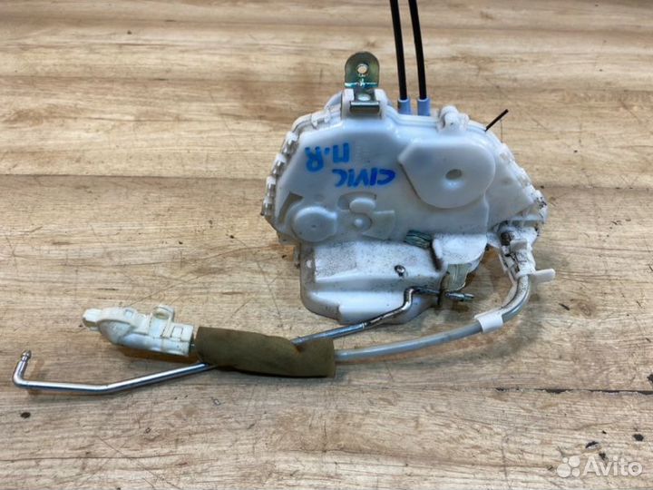 Замок двери передний правый Honda Civic 4D 1.8