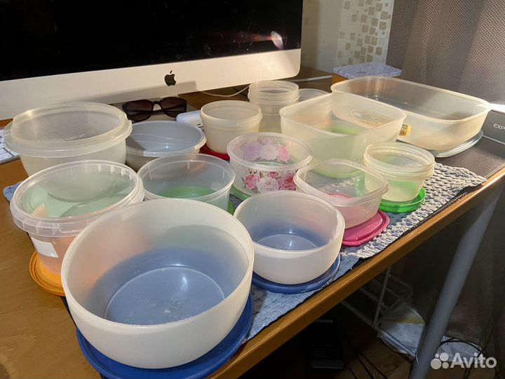 Набор пластиковых контейнеров для еды