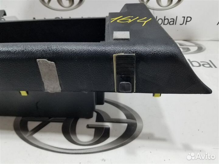 Подстаканник Toyota Tundra USK51L 3urfe 2009