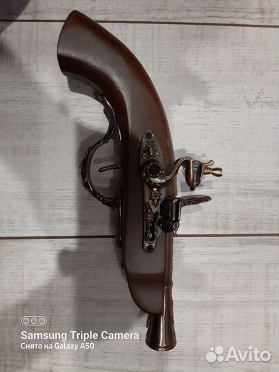 Зажигалка в виде пистолета