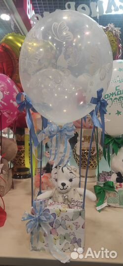 Букет из шаров с конфетами и игрушкой