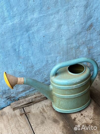 Лейка садовая пластмассовая