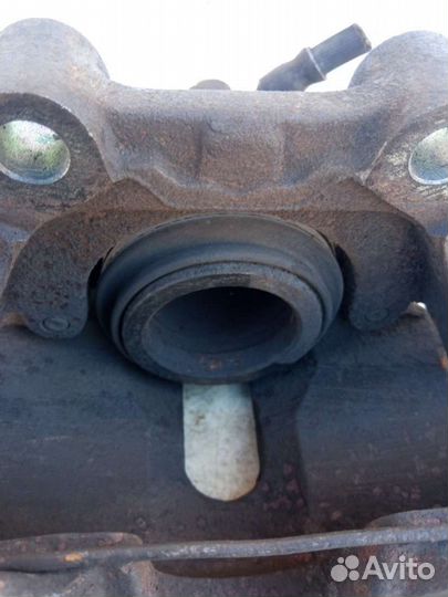 Суппорт тормозной передний правый Opel Vectra B