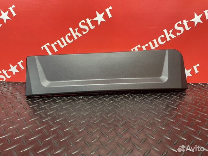 Накладка бампера левая часть Renault T