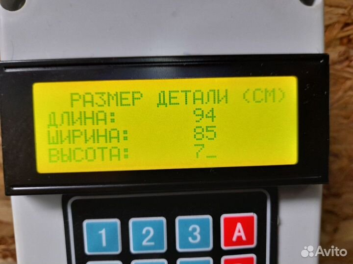 1740284 Накладка двери левой