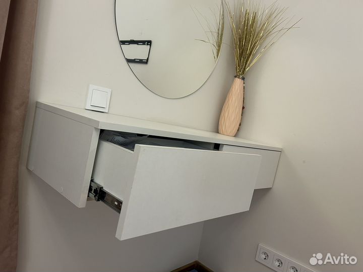 Столик туалетный подвесной с зеркалом