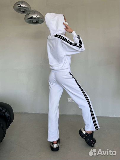 Спортивный костюм женский