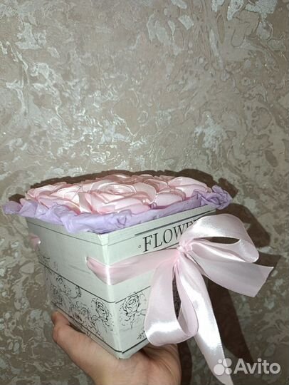 Атласные розы в коробочке
