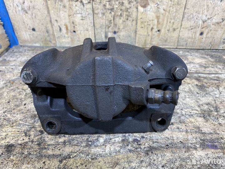 Суппорт передний правый Рено Меган 2, Сценик 2