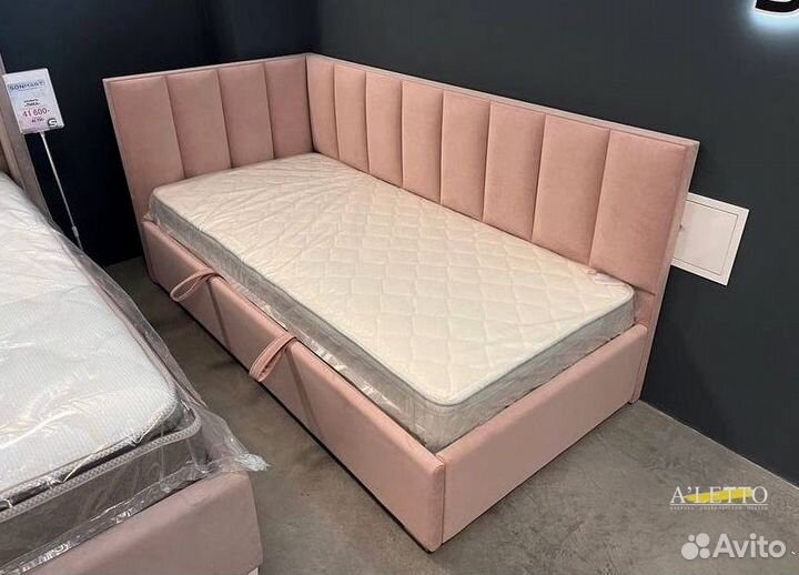 Детская кровать с подъемным механизмом