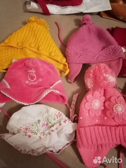 Шапки, чепчики пакетом для девочки от 0 до 3 лет