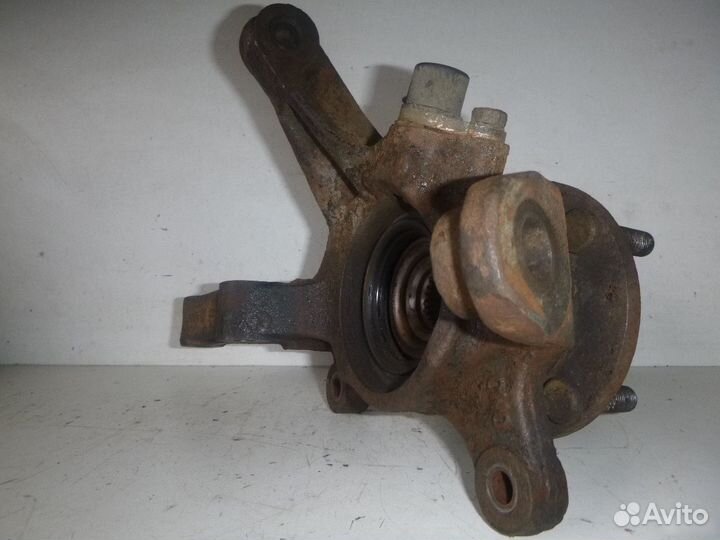 Кулак поворотный передний правый Nissan Almera