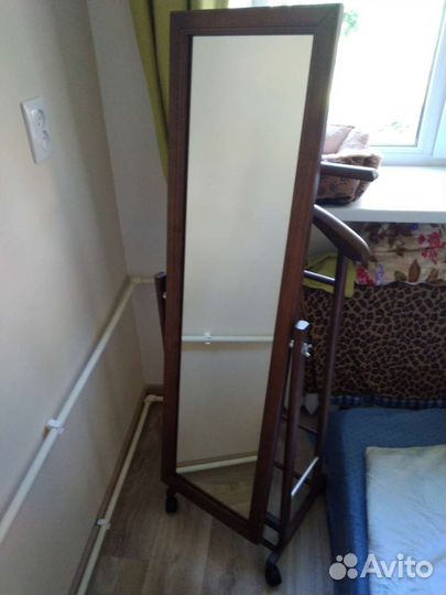 Вешалка напольная с зеркалом