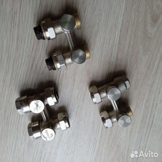 Узел нижнего подключения для радиатора