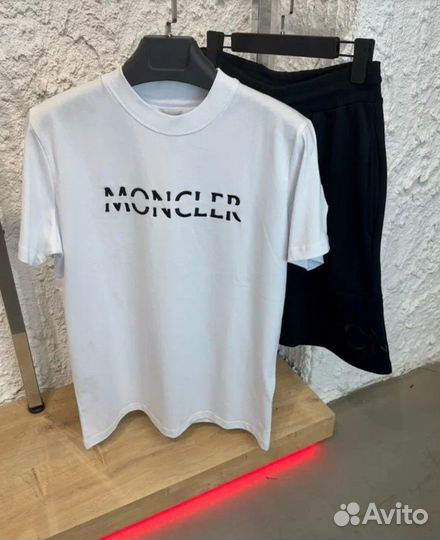 Футболка Moncler белая мужская