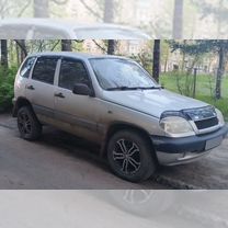 Chevrolet Niva 1.7 MT, 2004, 200 000 км, с пробегом, цена 300 000 руб.