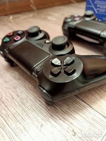 Sony PS4, два геймпада. Игры