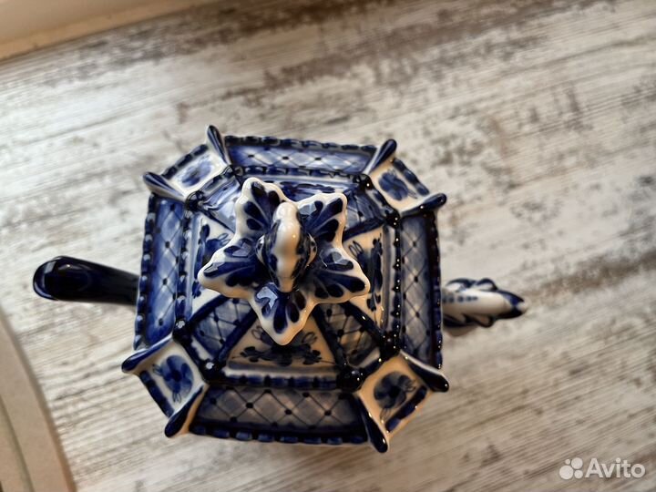 Фарфоровый чайник 