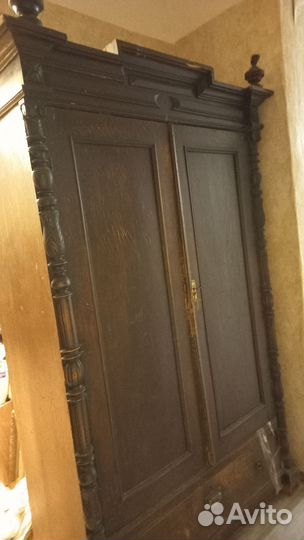 Шкаф старинный