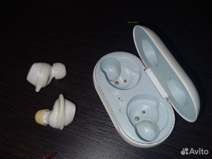 Беспроводные наушники samsung galaxy buds