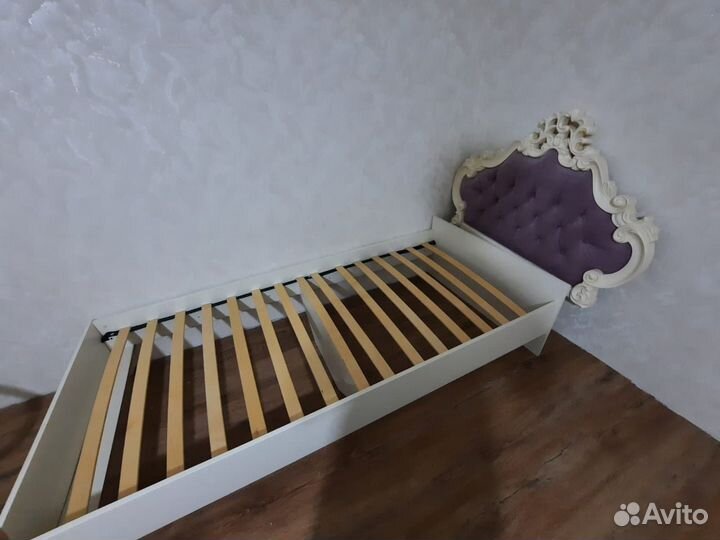 Кровать