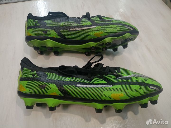 Футбольные бутсы