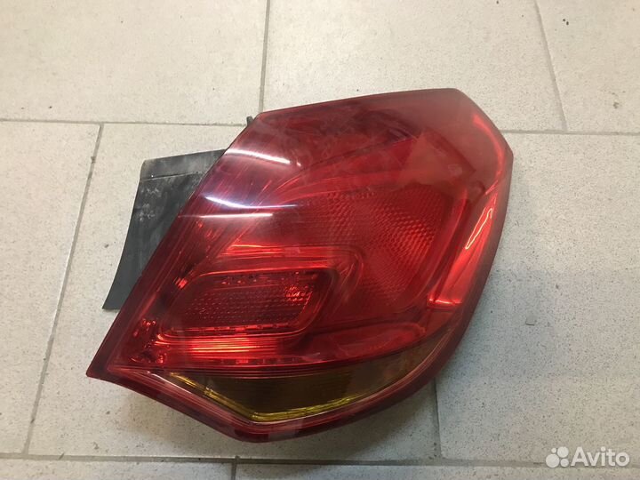 Astra J 5D Фонарь наружный правый б/у