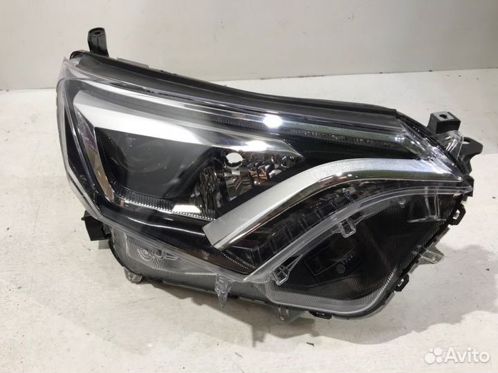 Фара правая Toyota Rav4 45 2015