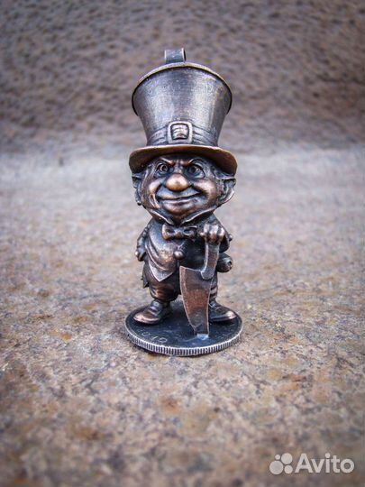 Брелок фигурка леприкон