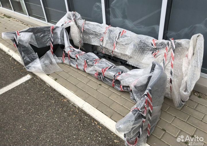 Черный передний бампер Lexus LX 570