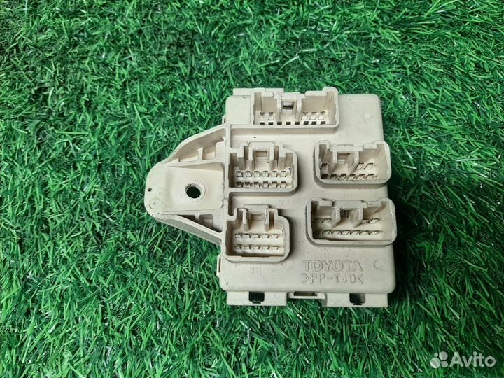В наличии: блок предохранителей Toyota Picnic 1