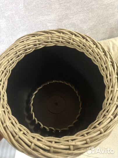 Кашпо из искуственного ротанга