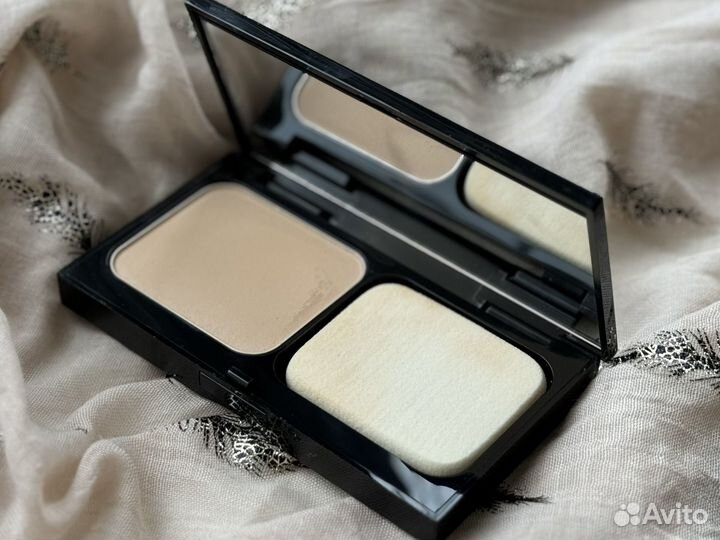 Пудра Bobbi Brown Skin Weightless