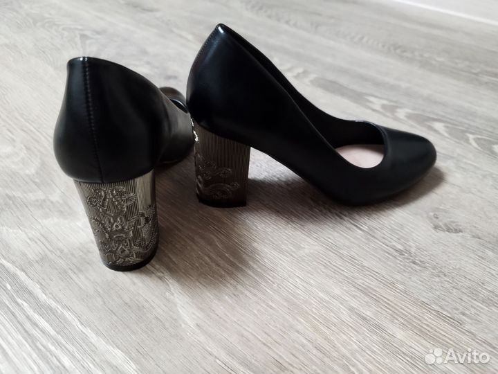 Туфли женские 35 размер черные